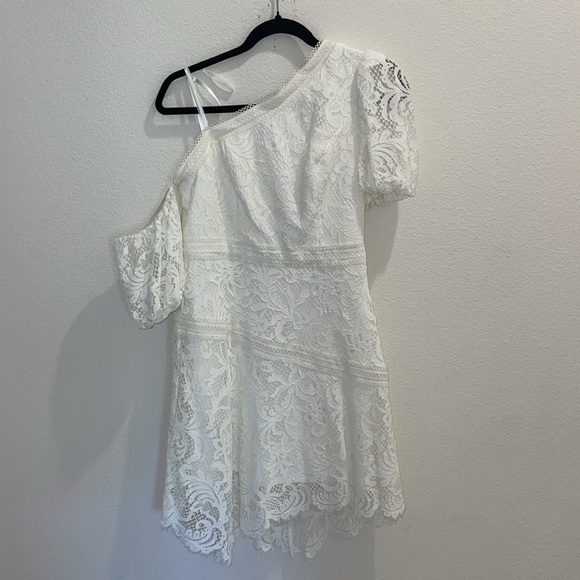 BCBGMAXAZRIA Asymmetrical Pufg sleeve dress - Picture 3 of 5